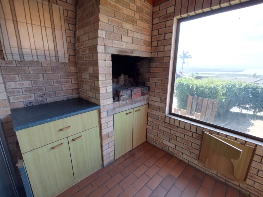 3 Bedroom Property for Sale in Wavecrest Eastern Cape